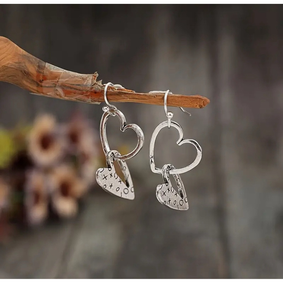 Retro Style Valentine Earrings - Picture 4 of 4